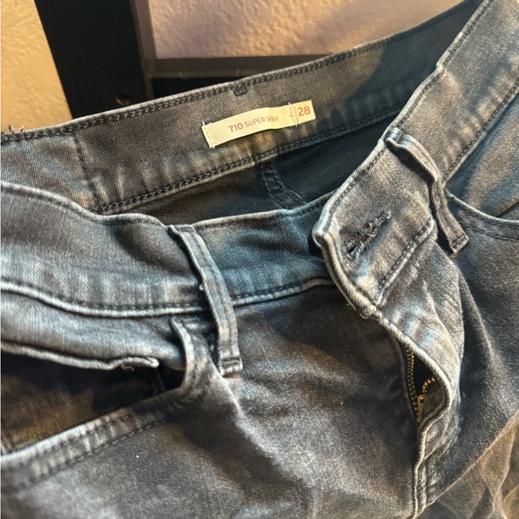 Gray Levi’s jeans - Picture 2 of 3